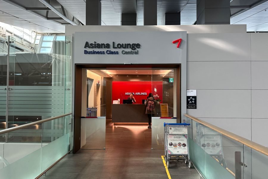 Entrance to the Asiana Business Lounge Incheon Airport