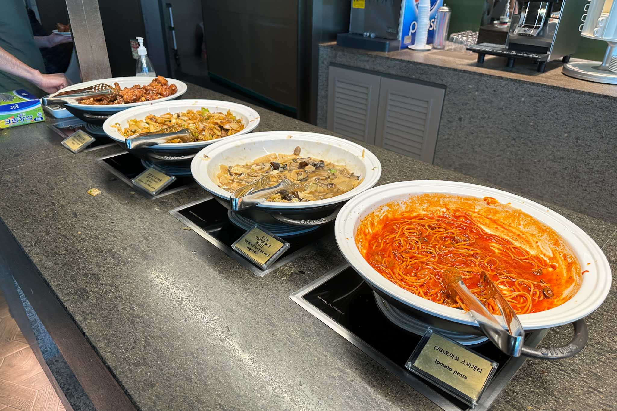 Best Credit Cards in Singapore for Airport Lounge Access