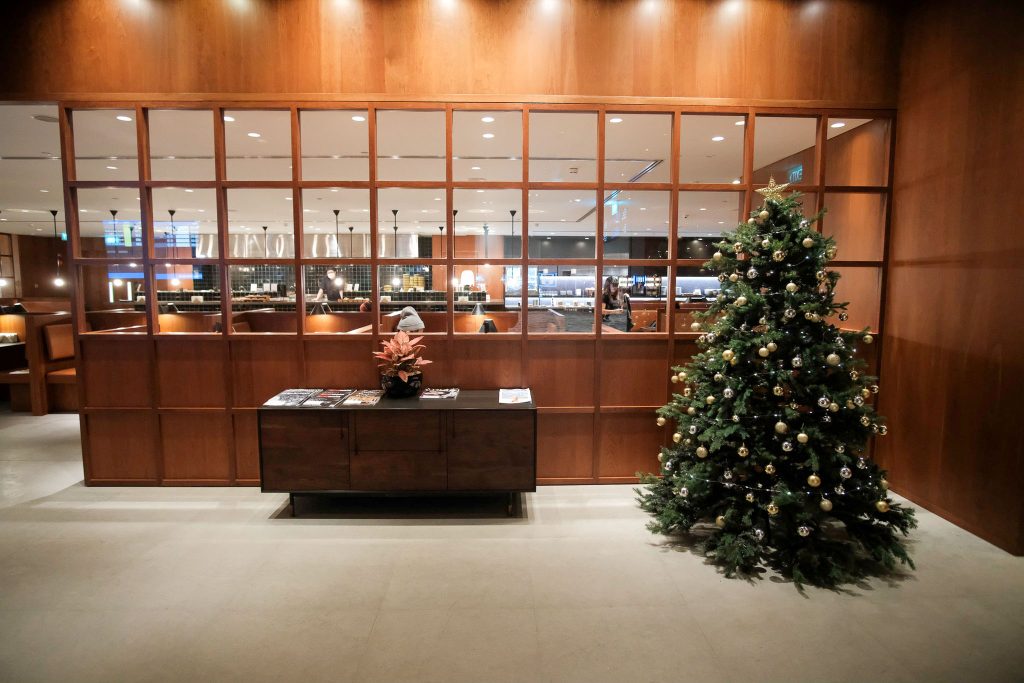 Entrance to the Cathay Pacific Lounge.