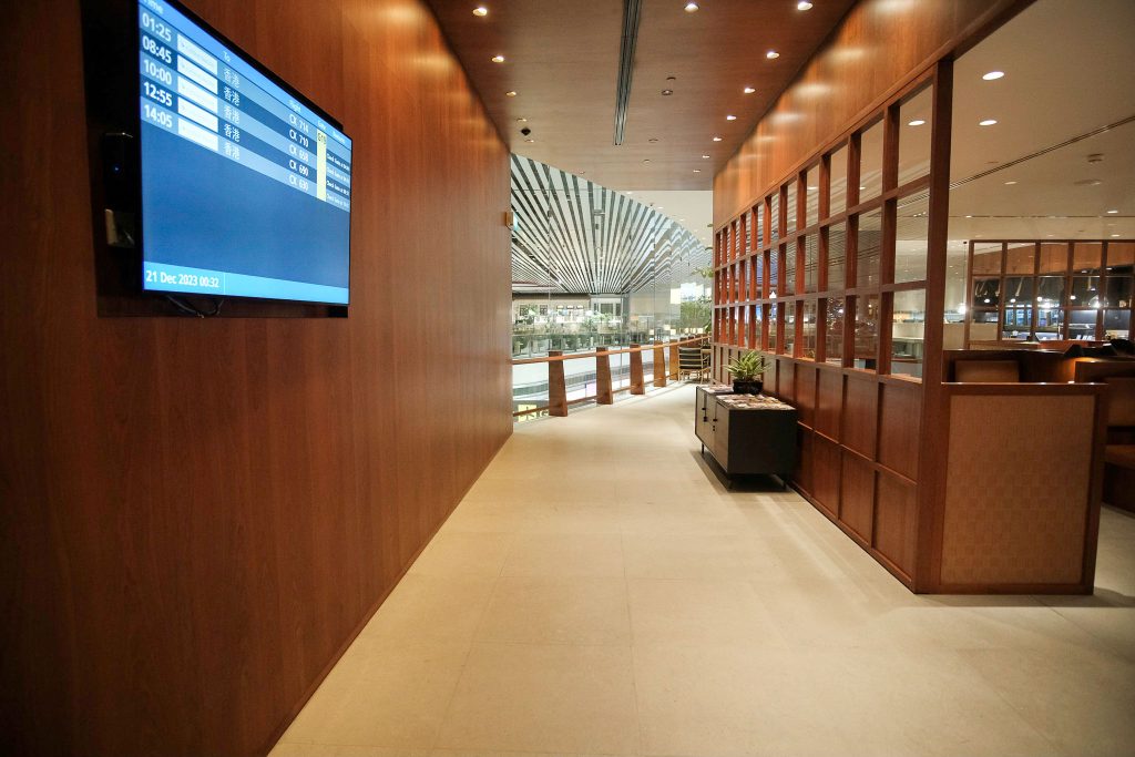 Walkway in the Cathay Pacific Lounge in Changi Airport's Terminal 4.