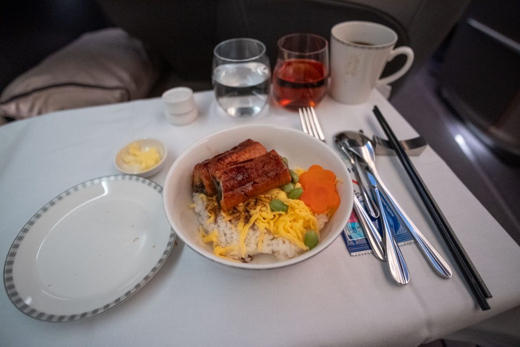 Beautifully plated Unagi Don onboard a Singapore Airlines business class flight.