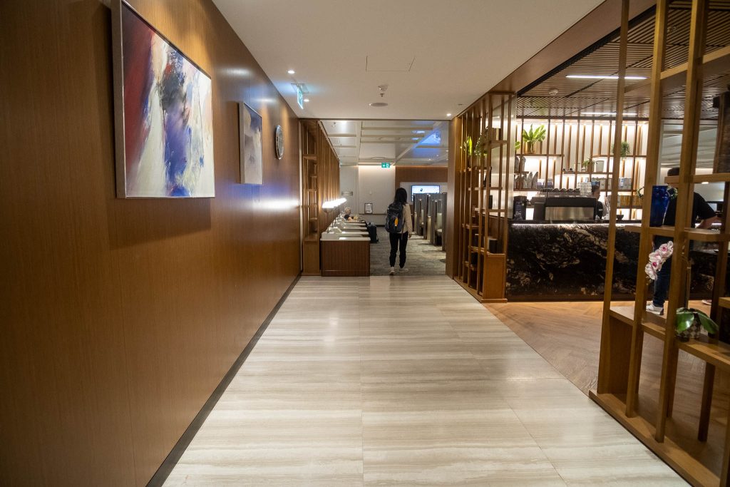 Corridor that leads into the SilverKris lounge in Sydney's International Airport.
